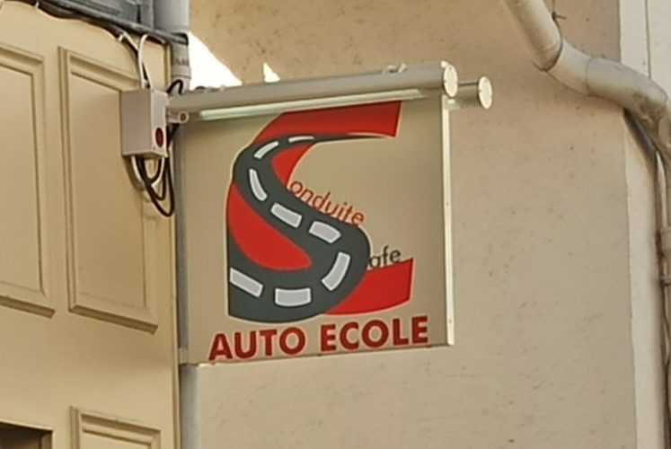 Enseigne drapeau lumineux Rambouillet auto ecole