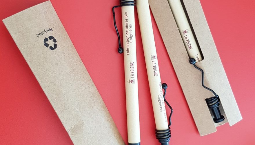 Stylos en papier recyclé personnalisés Brasserie La Voisine Coignières