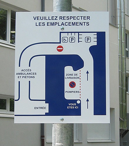 panneau directionnel en alu composite et décoration adhésive