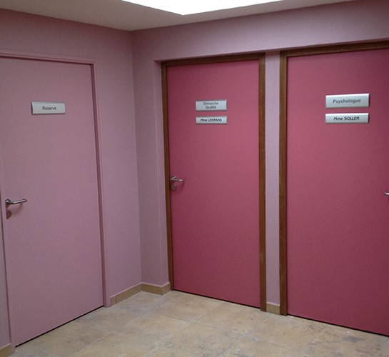 plaques de portes avec profilés et alu anodisé